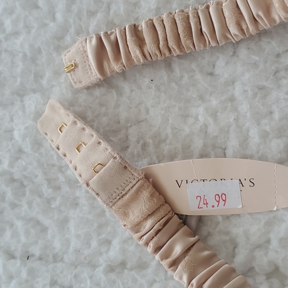 Victoria's Secret Beige/Cream Garter Belt Bundle - Picture 13 of 17